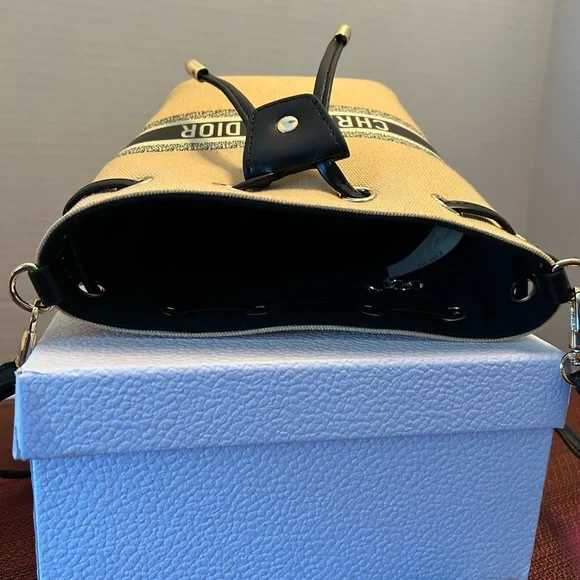 New Christian Dior Beauty Mini Bucket Bag - Picture 6 of 14